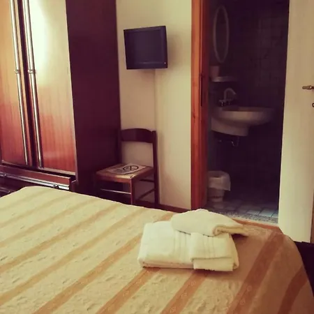 Отель Roma *